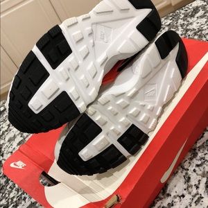 Nike Shoes - Nike Huarache Run ‼️BRAND NEW‼️ Nike Shoes - Nike Huarache Run ‼️BRAND NEW‼️